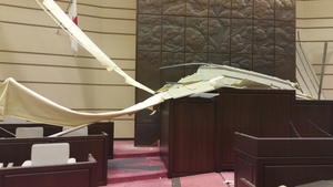 熊本地震で熊本市議会議場が一部破損